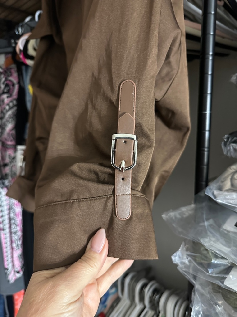 Cropped Collar Buttoned Shirts - Picture 3 of 10
